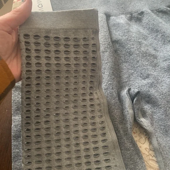 Woweny seamless leggings size Lg. - Picture 6 of 8